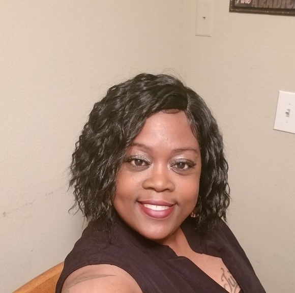 Poshmark profile picture for @corners